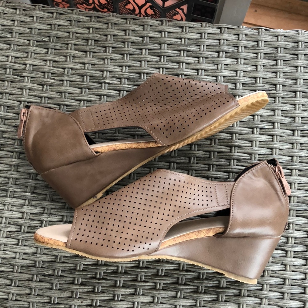 Zoe Wedge Sandals, size 9 / 39, Taupe